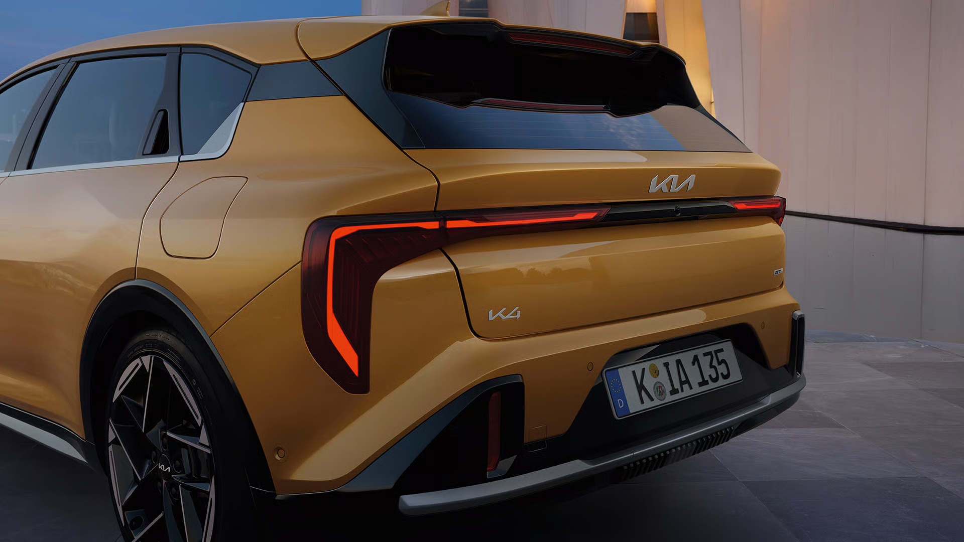 Dynamický zadek - Kia K4